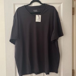 UNTUCKit Mens V-Neck T-Shirt